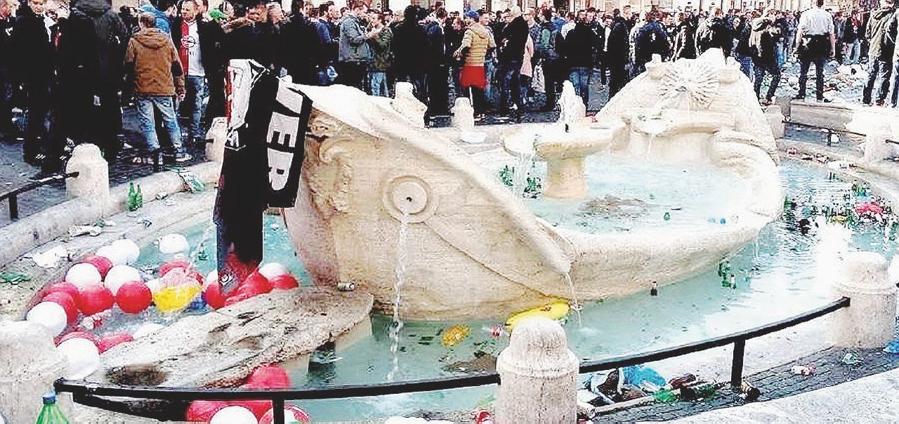 Copertina di Gli ultrà in Piazza del Popolo spaventano il Campidoglio