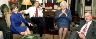 Copertina di Barbara Bush, morta a 92 anni: moglie di George H.W. e madre di George W., una vita alla Casa Bianca