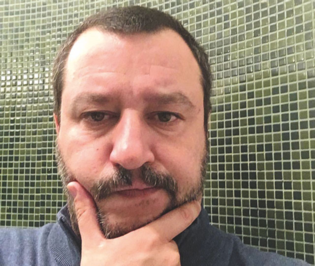 Lo sgarbo di Matteo: parte per Catania e si fa il selfie “perplesso”