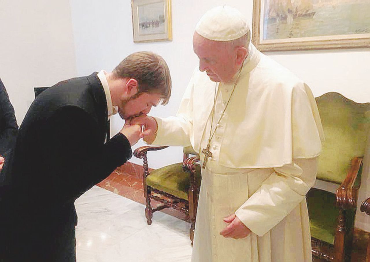 Il Papa “rapisce” Alfie: “Si curi al Bambin Gesù”