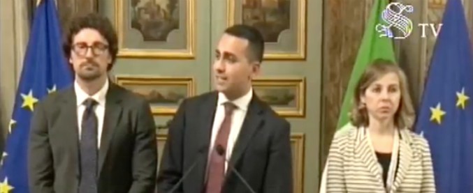 Copertina di Governo, Di Maio: “Disponibili a parlare di programmi ma ci sono dei limiti: al tavolo solo con Salvini”