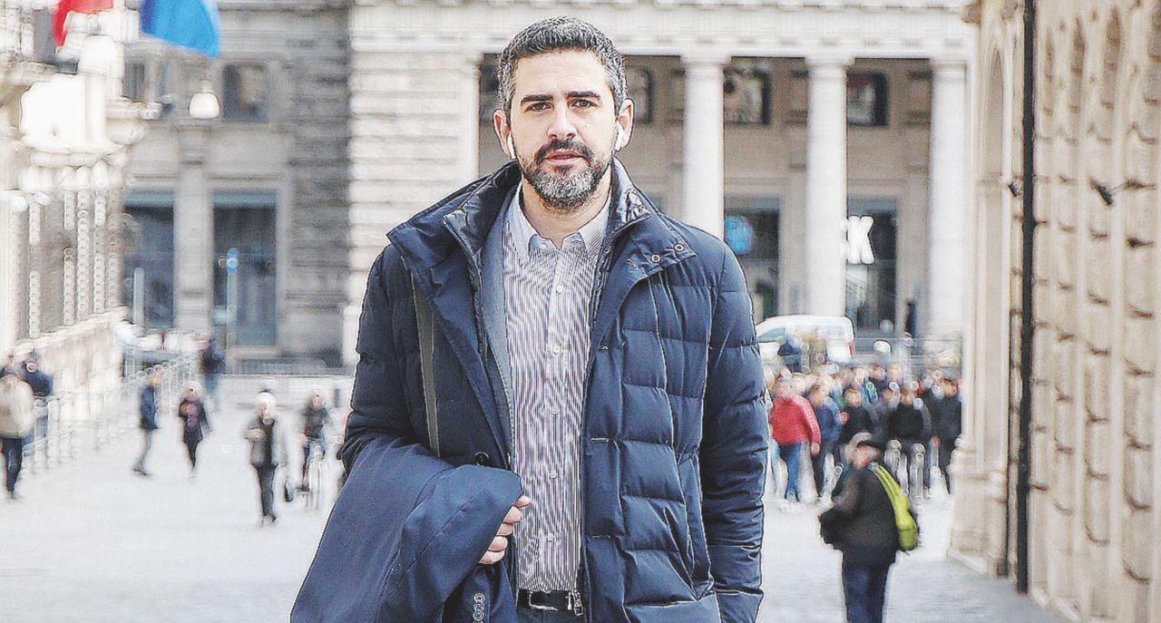 Governo, Fraccaro (M5s): “Ci avevano detto che Berlusconi ci stava, ma non è finita: ci proveremo ancora”