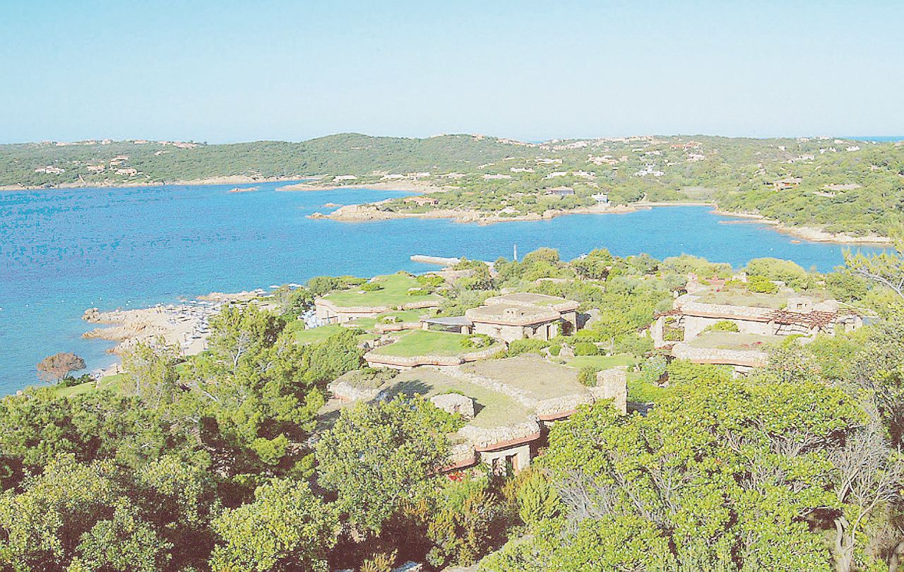 Renzi e la Chiesa costringono i sardi agli ordini della Sceicca