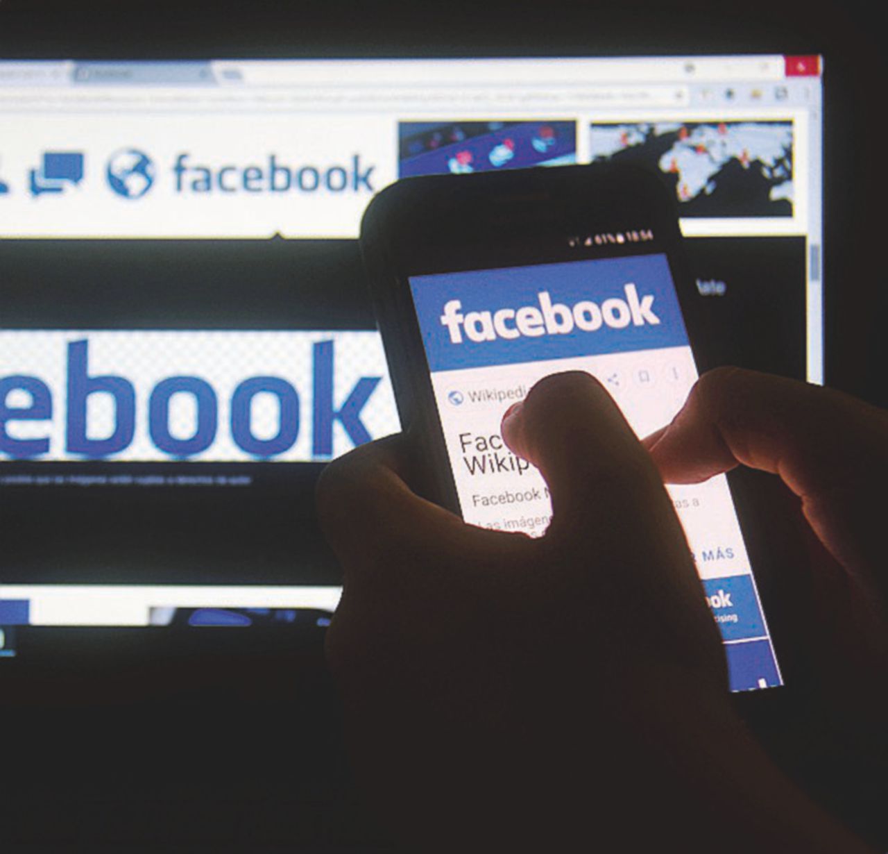 Copertina di Chi fa la legge sulla Privacy difende Facebook in aula
