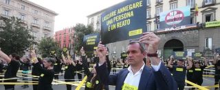 Copertina di Napoli, flash mob Amnesty: “No a criminalizzazione Ong”. Noury: “C’è clima ostilità, solidarietà non è reato”