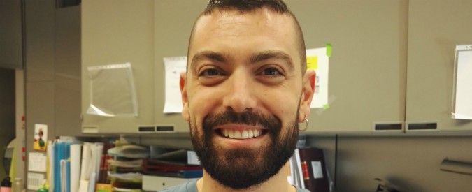 Copertina di Biotecnologo a Barcellona. “In Italia riverenza per quello che dice il capo. Tornare? No, per un giovane non c’è futuro”