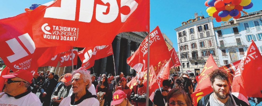 In piazza - Una recente manifestazione della Cgil al Pantheon di Roma - Ansa L’alleanza Pd e M5S è già fatta: si trova tra gli iscritti della Cgil