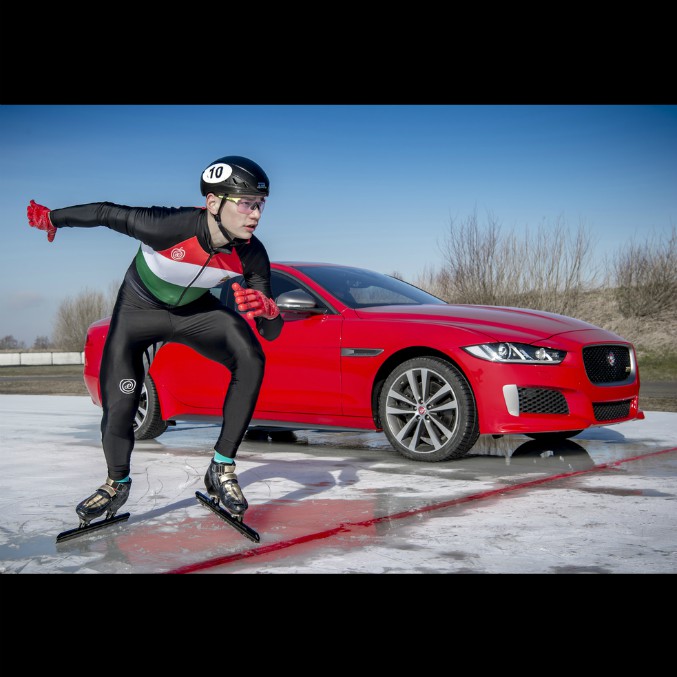 Copertina di Jaguar XE Sport, gara sul ghiaccio contro il campione olimpico – FOTO e VIDEO