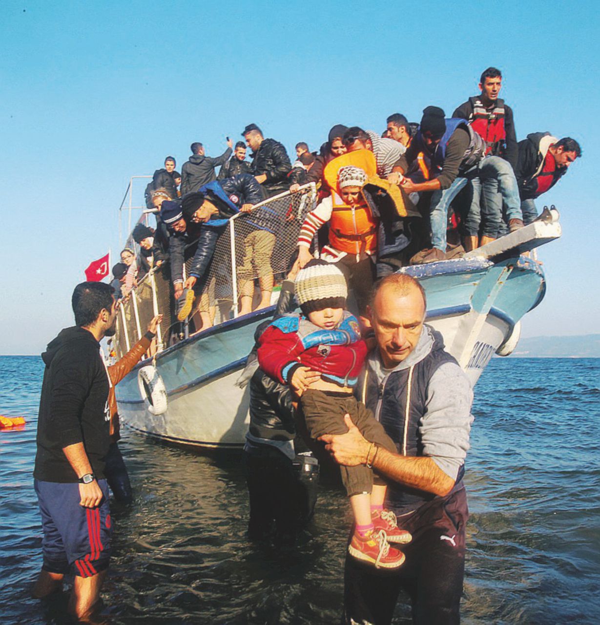 Assalto ai profughi a Lesbo. Sicilia, è ancora sos sbarchi