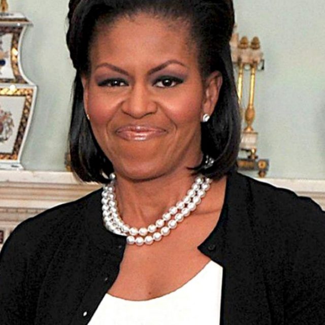 Michelle Obama: “Spero di incontrare presto il terzo royal baby per un pigiama party”. E il post diventa virale