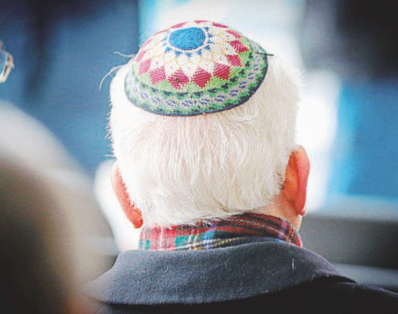 Copertina di Il leader degli ebrei tedeschi: “Non portate la kippah, è rischioso”