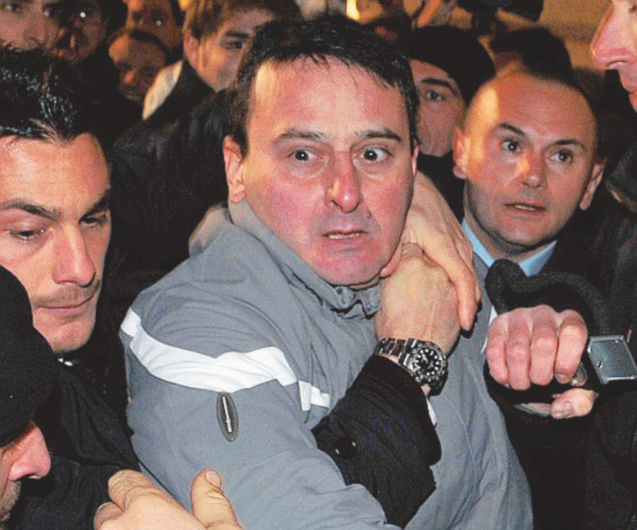 Copertina di Elezioni in Friuli, lancia un uovo contro l’ex Cav: fermato un uomo