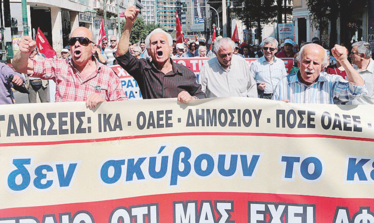 Copertina di Tagli a pensioni e sanità pubblica, ad Atene è protesta a oltranza