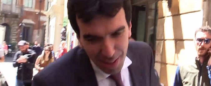 Copertina di Governo, Martina: “Renzi? Non mi sento delegittimato. Oggi fatto buon passaggio con Fico”