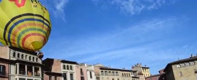 Copertina di Panico in molgonfiera, dopo la partenza tutto va storto. Il vento sbatte il pallone su un palazzo