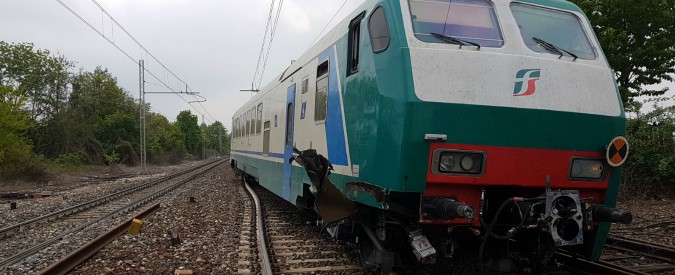 Incidente ferroviario nel Cuneese, treno fuori dai binari: 10 feriti lievi. Rfi: “La causa è una gru privata”