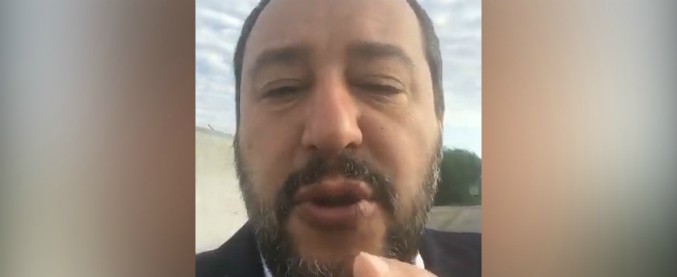 Copertina di Governo, Salvini: “Non tradisco Berlusconi”. Poi attacca l’alleanza Pd-M5s: “Nessuna credibilità”