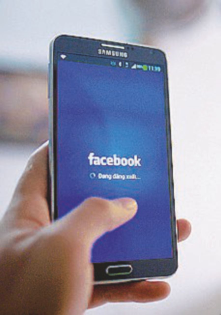 Efdd e M5s: “Facebook aggira le norme Ue? Si faccia chiarezza”