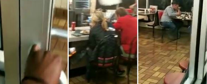 Copertina di Donna va al ristorante, ma trova la porta sbarrata: “Dentro solo clienti bianchi”. Il video scatena la polemica