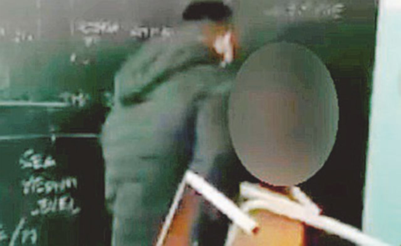 Dal Pisano a Brindisi, ancora bullismo nelle scuole: un 17enne punta una pistola giocattolo contro il prof