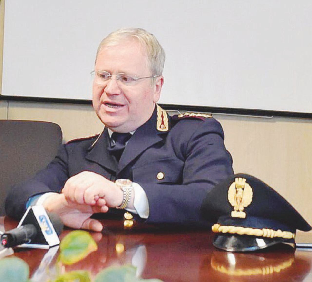 Maldestro intervento inguaia il “reduce” della Diaz