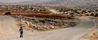 Copertina di South Hebron hills, you are told: ‘To exist is to resist’. But after a while, you realize that that’s just a catch phrase