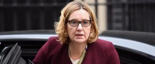 Copertina di Amber Rudd, lascia la ministra dell’Interno britannica. “Voleva espellere più migranti e l’ha negato”