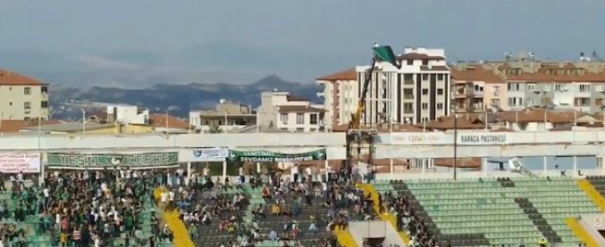 Copertina di Il tifoso ha il divieto di entrare allo stadio. Ecco cosa si è inventato per aggirare il daspo e vedersi la partita