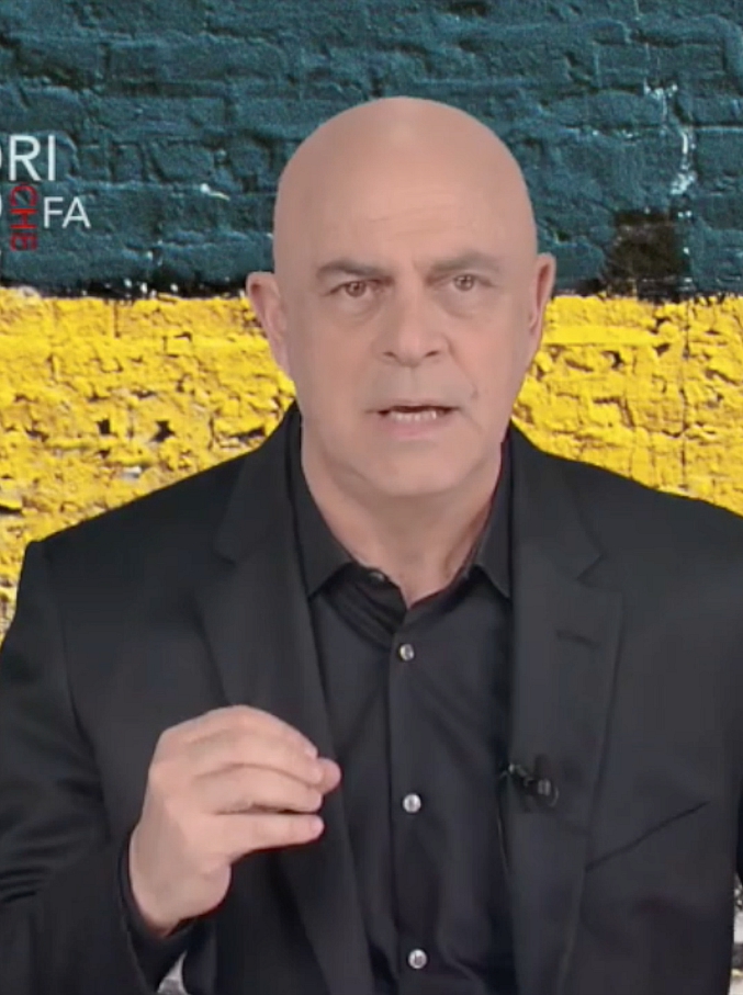 Copertina di Crozza prende di mira Di Maio: “Al voto? Ma che cazzo ci dobbiamo dire ancora?”. E poi la ‘camera’ di Fico