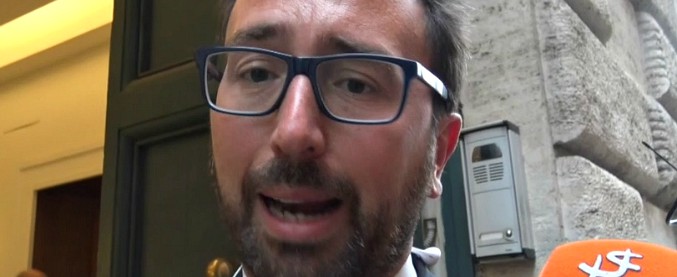 Copertina di M5s, Bonafede: “Regola dei due mandati? Vale ancora, ma va fatta una riflessione se questo inizio sia da considerare”