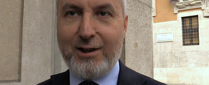 Copertina di Pd, Guerini: “Non è in discussione la fiducia a Martina. Appoggio a governo Giorgetti? Ipotesi strampalata, non esiste”