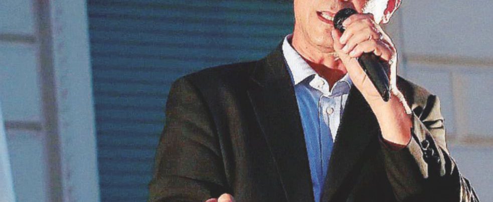 L’ex vice questore - Angelo Casto, eletto sindaco di Nettuno nel luglio del 2016: ieri ha perso la maggioranza - Ansa Nettuno, il sindaco sfiduciato dal notaio col metodo Marino