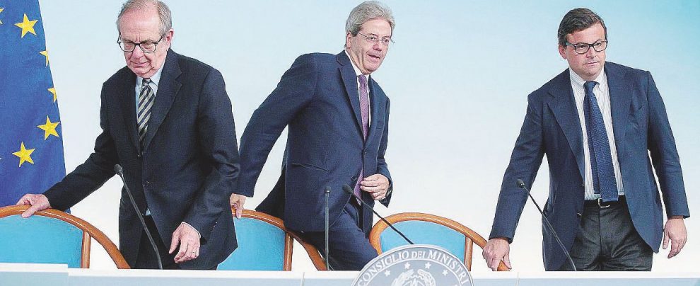 Andate o restate? - Il premier Gentiloni e i ministri Padoan e Calenda a Palazzo Chigi - Ansa Ora Gentiloni pensa di durare ancora. E ripartono le nomine