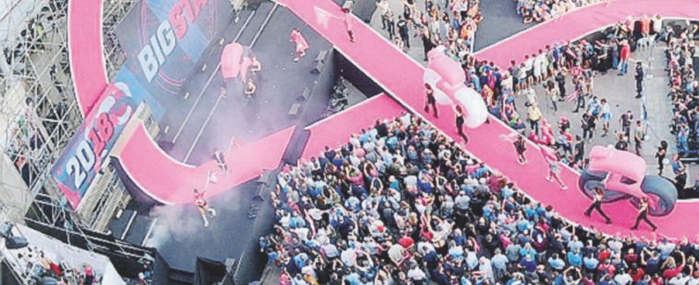 Oggi la crono - La presentazione delle squadre a Safra square, la piazza del municipio a Gerusalemme ovest: nel pomeriggio cronometro di 9,7 chilometri - Ansa Condono preventivo al Giro Froome corre oltre il doping
