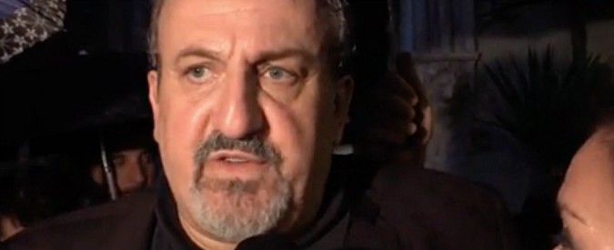 Copertina di Direzione Pd, l’entusiasmo di Emiliano: “Martina ha mandato pieno per dialogo con M5S. Renziani spalle al muro”