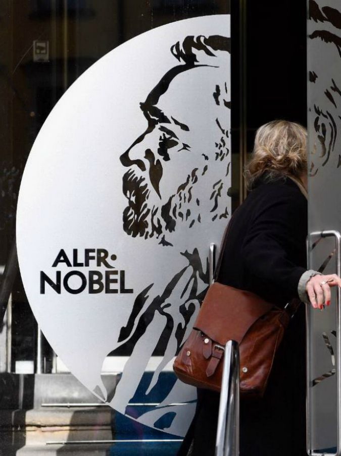 Premio Nobel letteratura, nel 2018 non sarà assegnato dopo scandalo molestie e inchiesta su reati finanziari: “Crisi fiducia”