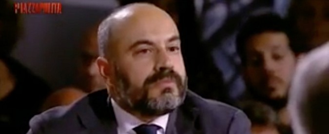 Copertina di Governo Pd-M5s, Paragone: “Un altro premier? Non è variabile a seconda dei desiderata di Rosato”