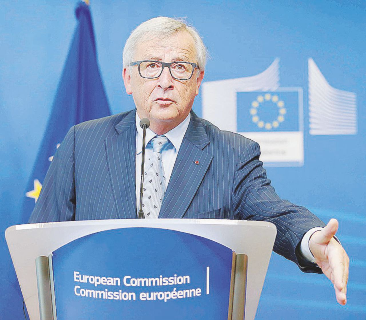Burocrati - Il presidente della Commissione europea Juncker - LaPresse L’esecutivo del Colle ha il programma Ue: nuovi tagli e più tasse