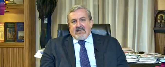 Copertina di Governo, Emiliano: “M5s? Più bravi del Pd, anche i miei familiari hanno votato per loro”. E Renzi è Willy il Cojote