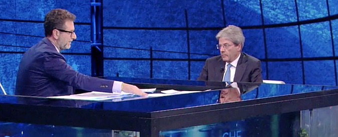 Copertina di Governo, Gentiloni e la stoccata a Renzi a Che Tempo che Fa: “Ecco perché il rifiuto al M5s non era indispensabile”