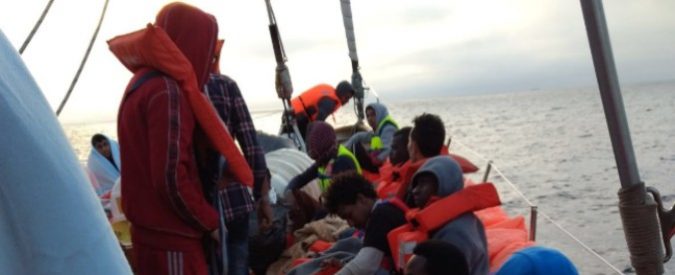 Migranti, Salvini chiude i porti ad altre due ong. Toninelli: “L’Olanda richiami le sue navi che violano codice di condotta”