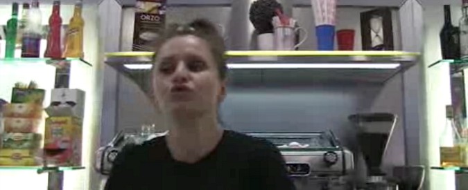 Copertina di Raid Casamonica, Roxana: “Adesso non è facile, li vediamo sempre passare qui davanti. Paura? No, chi sbaglia paga”