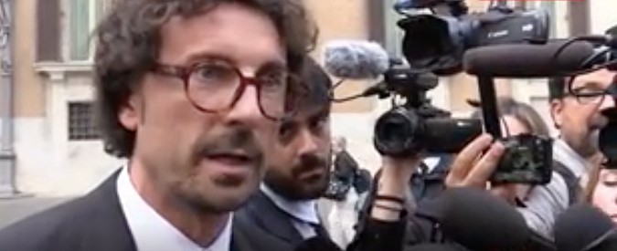 Copertina di Consultazioni, Toninelli (M5s) frena Mattarella: “Governo di garanzia? Assolutamente no”