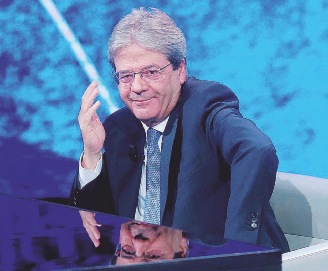 Domenica in tv - Il premier Gentiloni è stato ospite di Fabio Fazio e ha criticato il no ai 5Stelle - LaPresse Segretario e candidato premier: la carta Gentiloni smuove il Pd (Renzi permettendo)