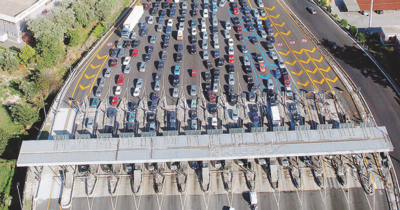 Senso unico - I concessionari autostradali vogliono la proroga, ma nessuno firma per paura di rimetterci - Ansa Lo scaricabarile del regalo alle autostrade