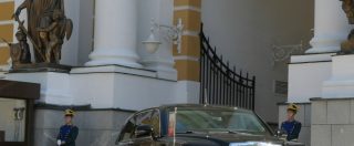 Copertina di E Putin va a giurare sulla limousine “autarchica” – FOTO