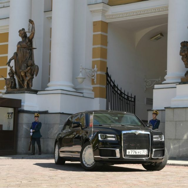 E Putin va a giurare sulla limousine “autarchica” – FOTO