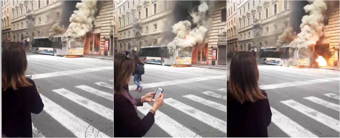 Copertina di Roma, autobus della linea 63 prende fuoco ed esplode in via del Tritone. Il video