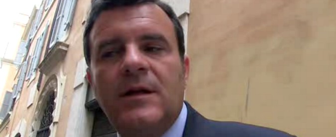 Copertina di Governo neutrale, Centinaio (Lega): “Noi vogliamo esecutivo politico. Su Berlusconi non metto mani sul fuoco”