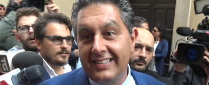 Copertina di Governo, Toti (FI): “Suggerisco astensione critica. Paura voto? No, inutili elezioni a luglio per avere stessi risultati”